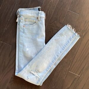 Express Women's Light Wash Skinny Mid Rise Jeans